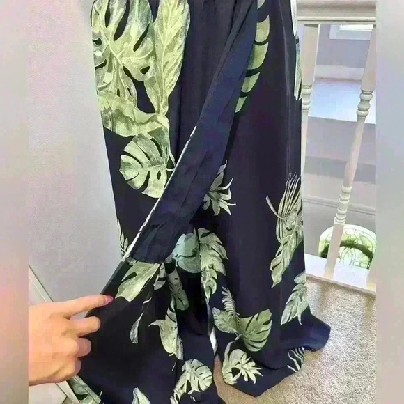 Floral leaf summer dress NWT, Size small - Picture 5 of 8